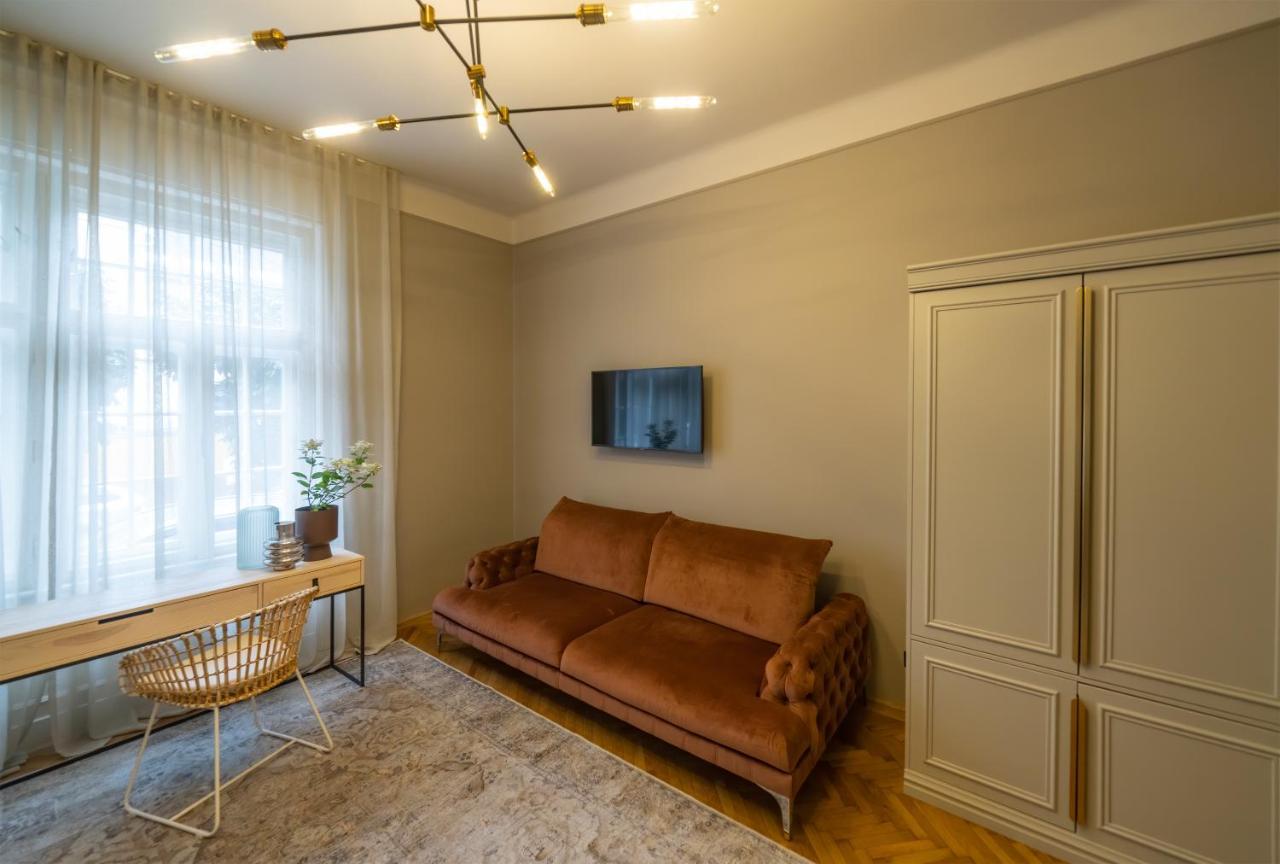 Отель Nest Дьёр Экстерьер фото