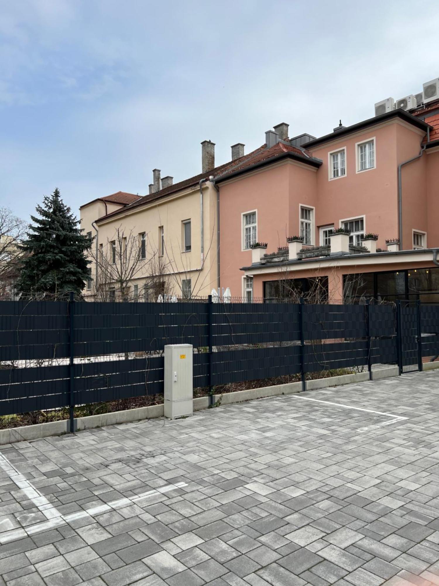 Отель Nest Дьёр Экстерьер фото